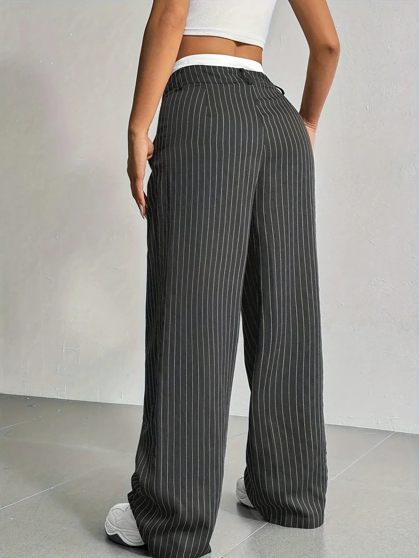 Lia | High waisted striped trousers