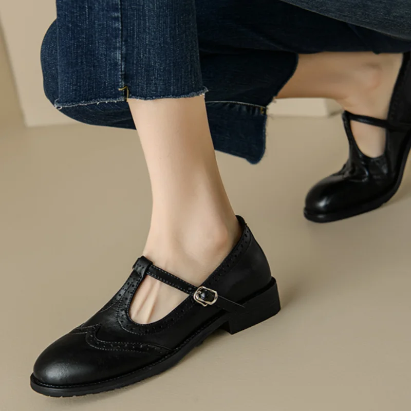 Julia | Orthopedic T-strap shoes