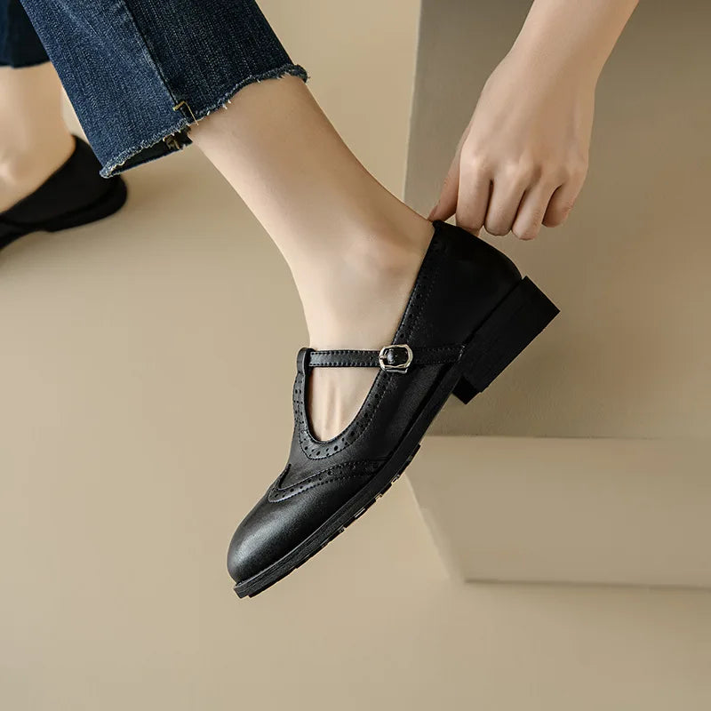 Julia | Orthopedic T-strap shoes