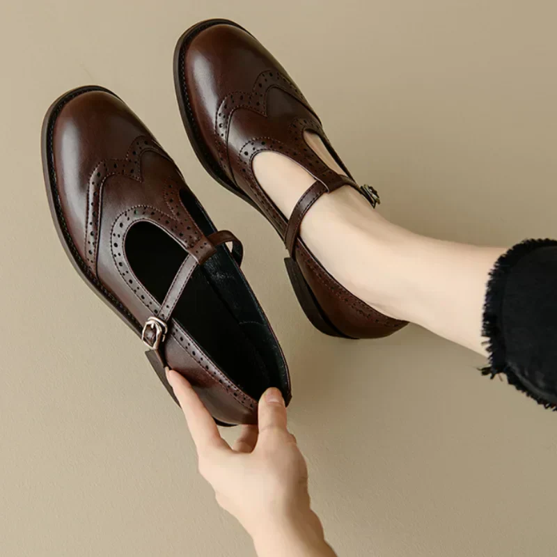 Julia | Orthopedic T-strap shoes