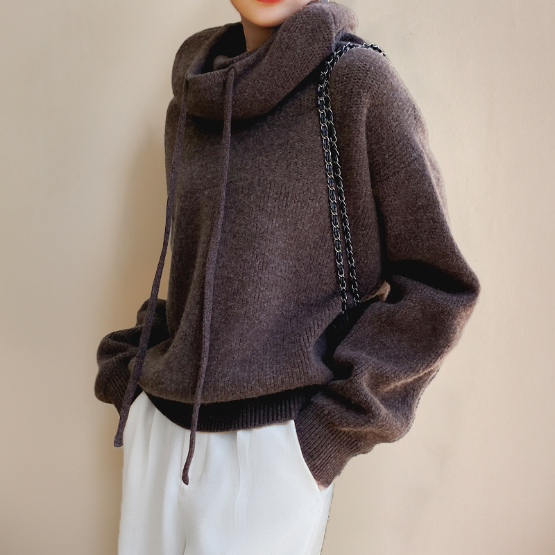 Maria | Golf-Neck Sweater